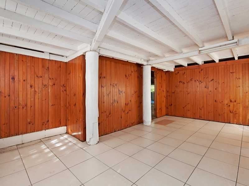 11 Law Street, Cairns North QLD 4870