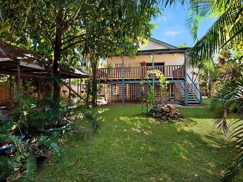 11 Law Street, Cairns North QLD 4870