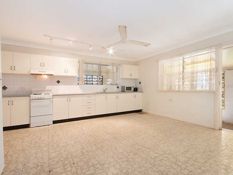 256 Buchan Street, Westcourt QLD 4870