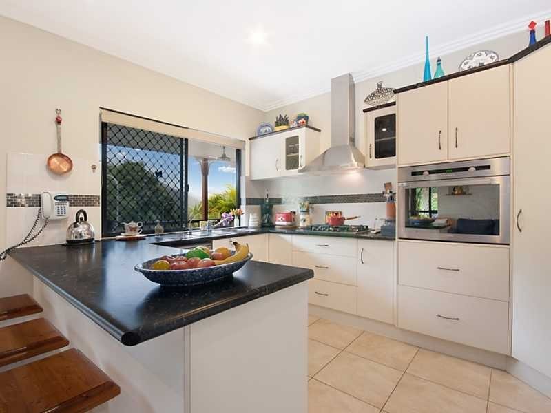 33 Jak Gee Street, Redlynch QLD 4870