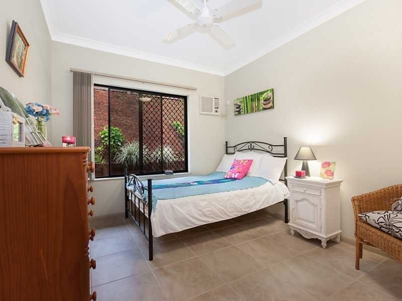 33 Jak Gee Street, Redlynch QLD 4870