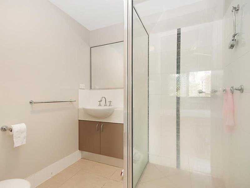 14/335 Lake Street, Cairns North QLD 4870