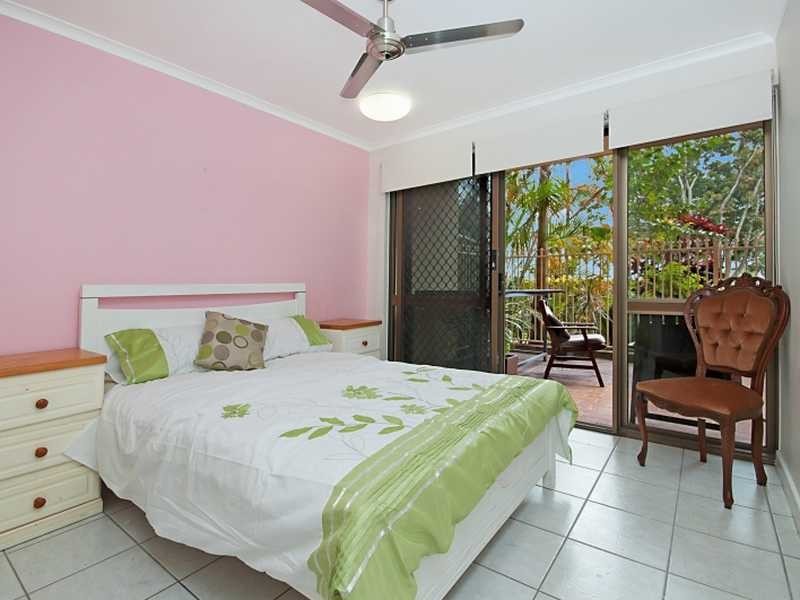 2/249-255 Esplanade, Cairns North QLD 4870