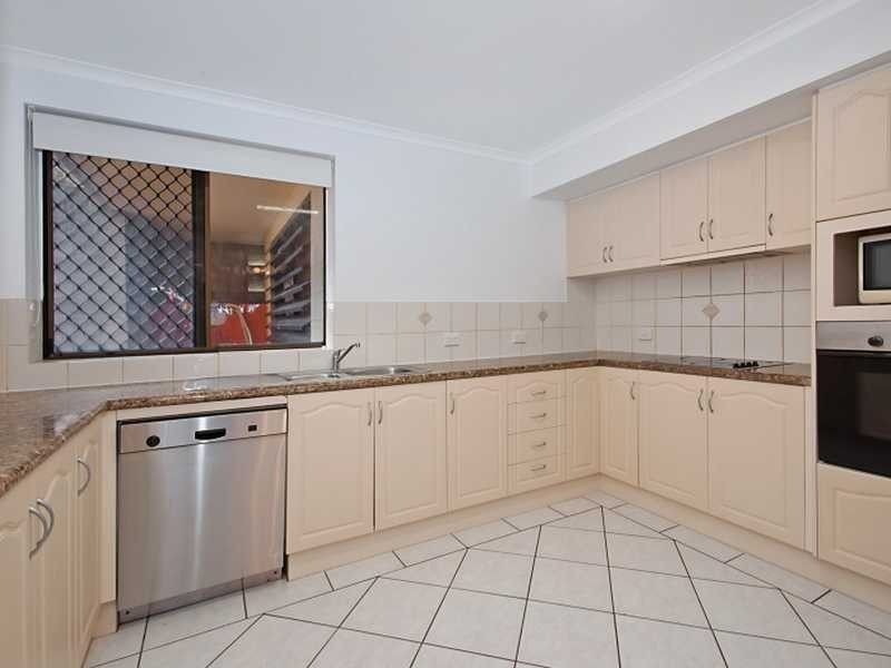 2/249-255 Esplanade, Cairns North QLD 4870