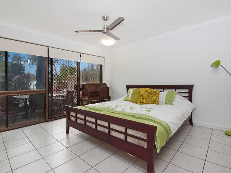 2/249-255 Esplanade, Cairns North QLD 4870