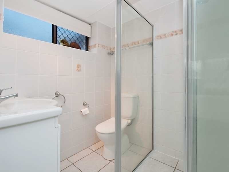2/249-255 Esplanade, Cairns North QLD 4870