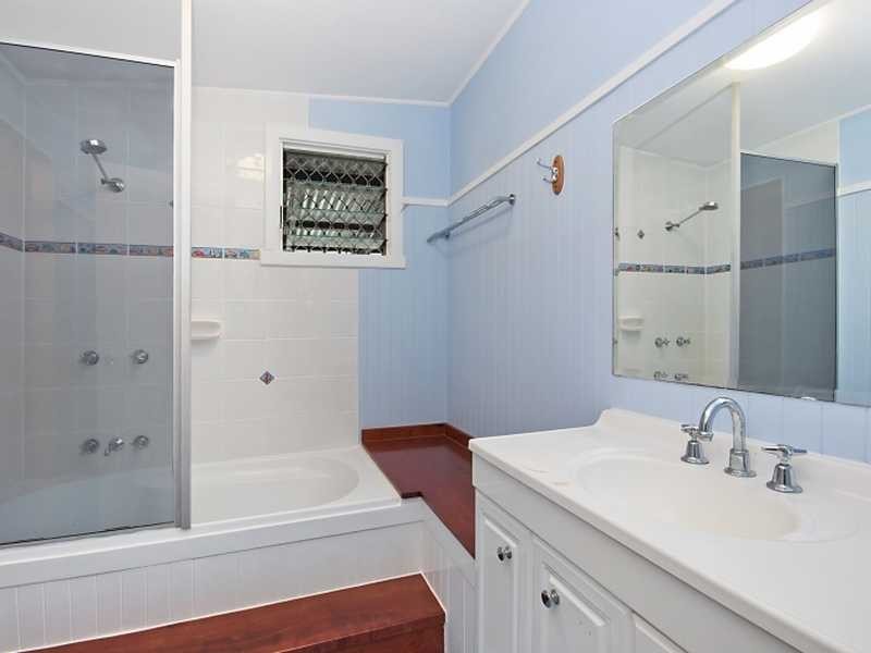 46 Waite Street, Machans Beach QLD 4878