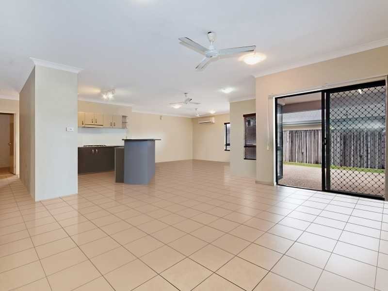 15 Bassett Street, Kanimbla QLD 4870