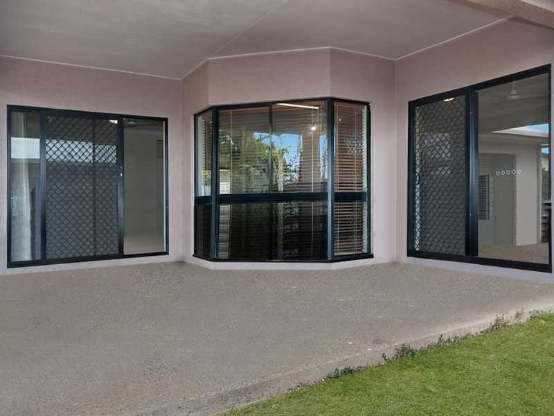 15 Bassett Street, Kanimbla QLD 4870