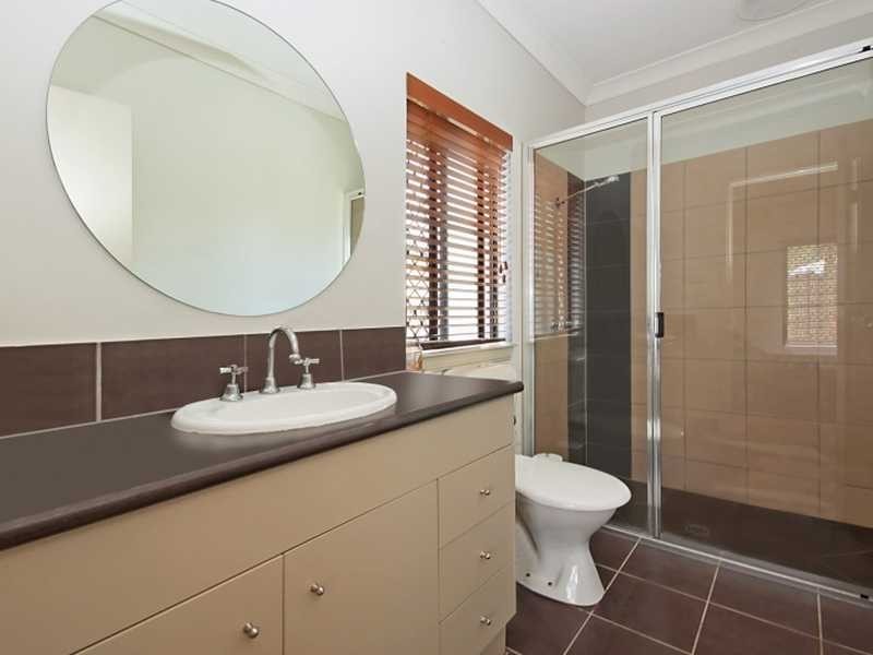 15 Bassett Street, Kanimbla QLD 4870