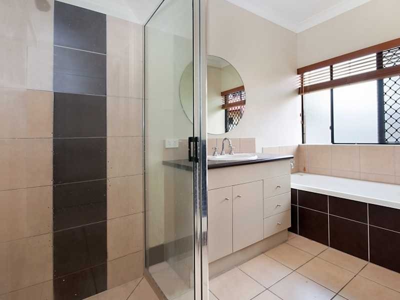 15 Bassett Street, Kanimbla QLD 4870