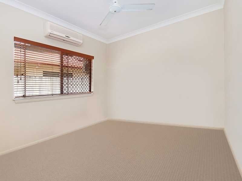 15 Bassett Street, Kanimbla QLD 4870