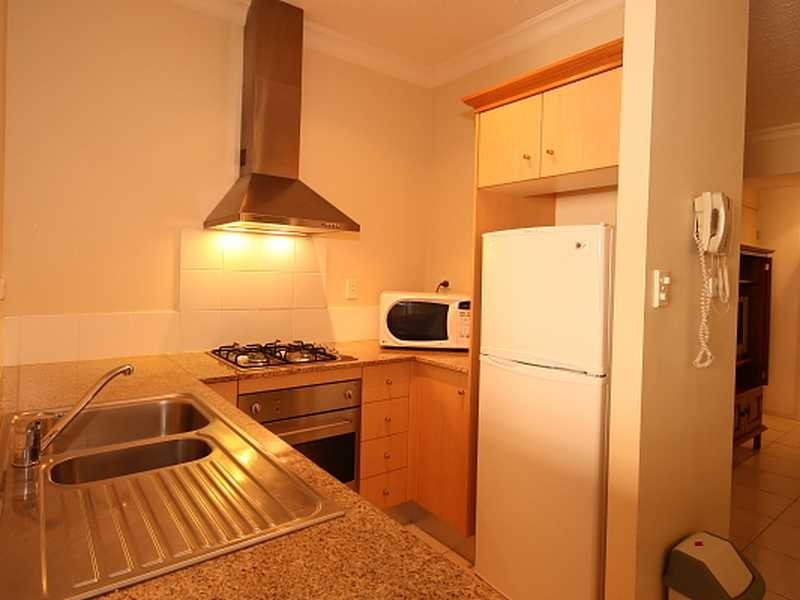 1018/373 Mcleod Street, Cairns North QLD 4870