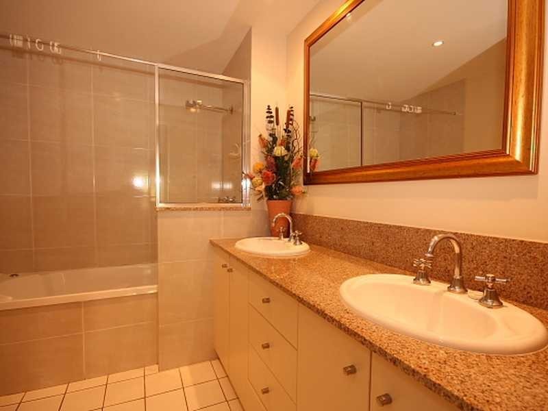 1018/373 Mcleod Street, Cairns North QLD 4870