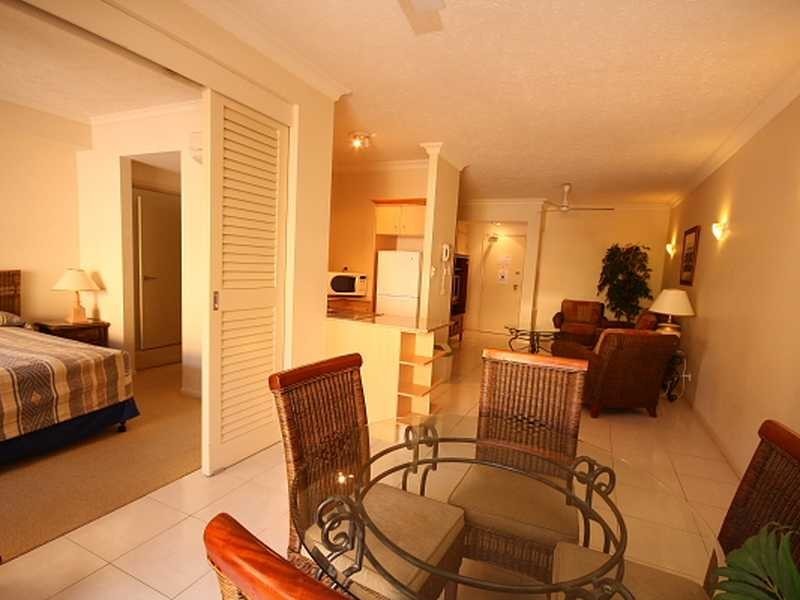 1018/373 Mcleod Street, Cairns North QLD 4870