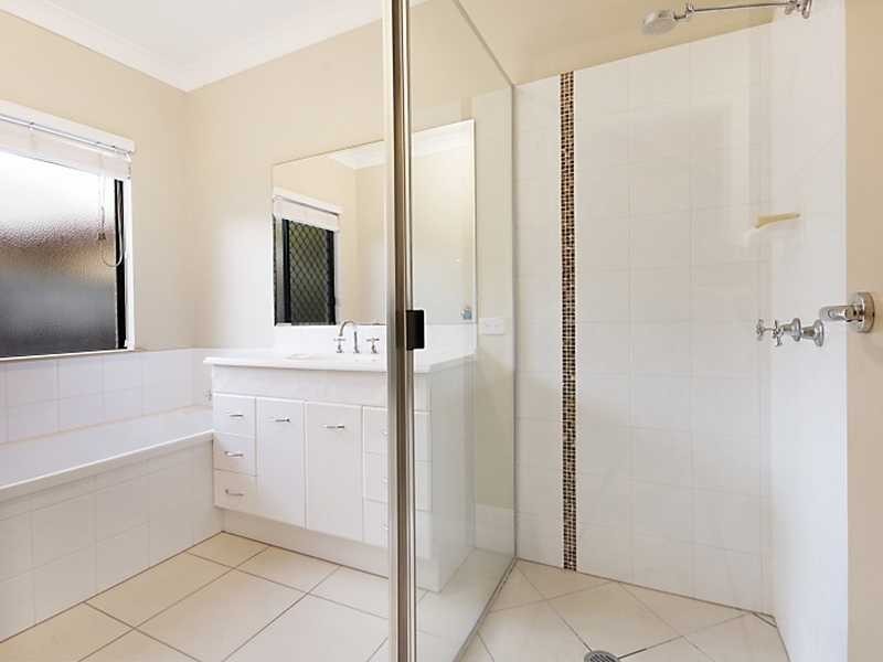 3 Elphinstone Street, Kanimbla QLD 4870