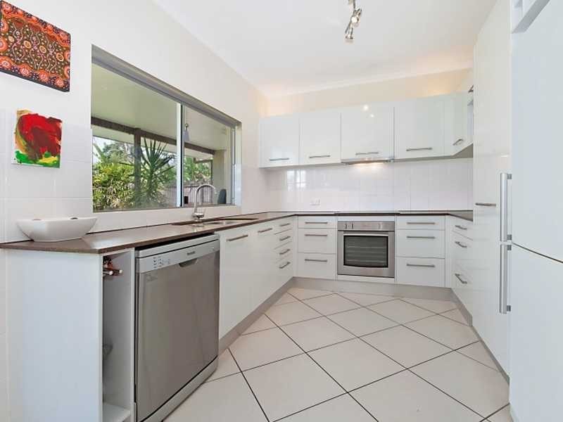 32 Bathurst Drive, Bentley Park QLD 4869