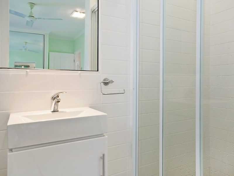 32 Bathurst Drive, Bentley Park QLD 4869