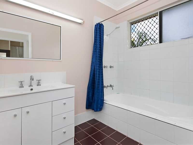 32 Bathurst Drive, Bentley Park QLD 4869