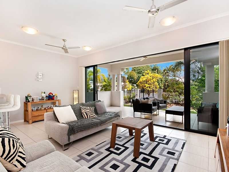 2/15 Clare Street, Parramatta Park QLD 4870