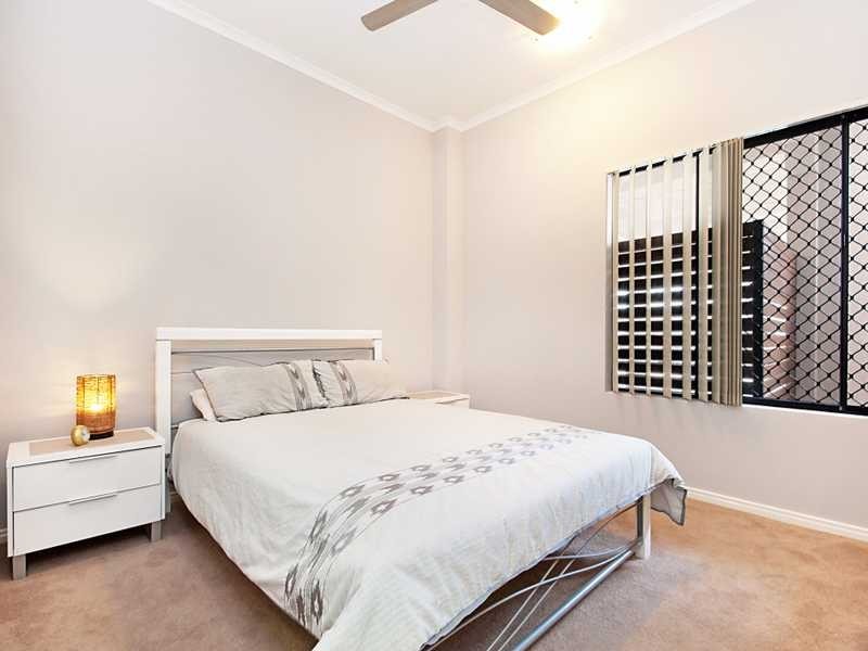 2/15 Clare Street, Parramatta Park QLD 4870