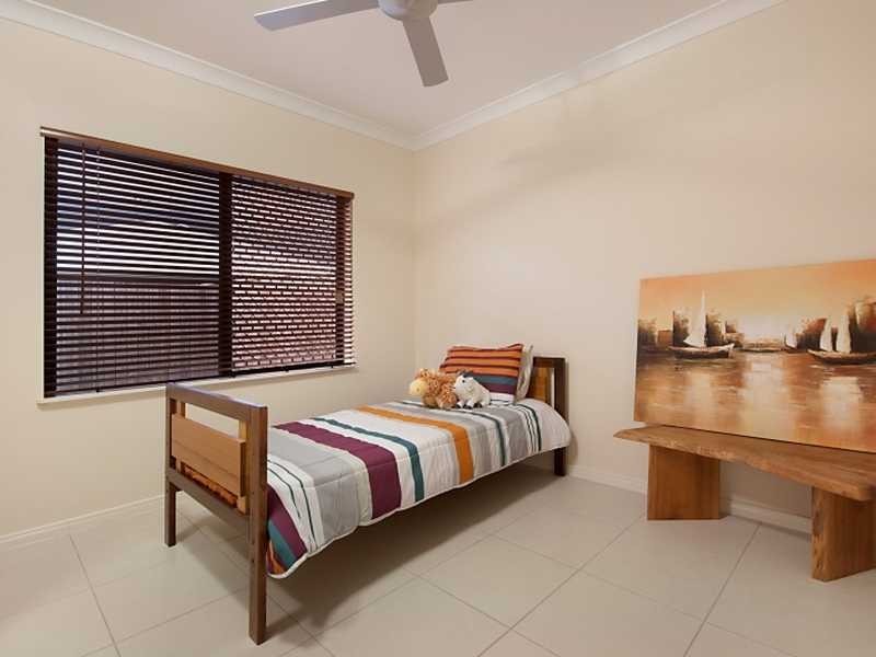 9 McBride Street, Redlynch QLD 4870