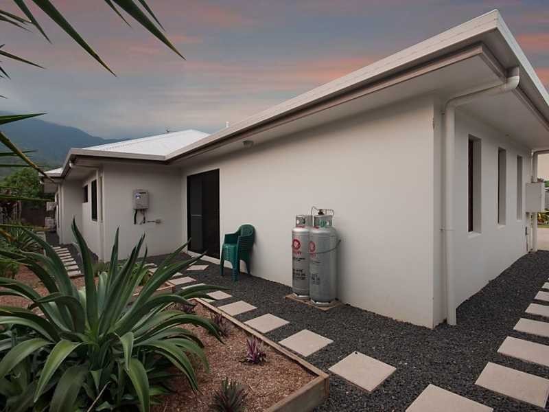 9 McBride Street, Redlynch QLD 4870