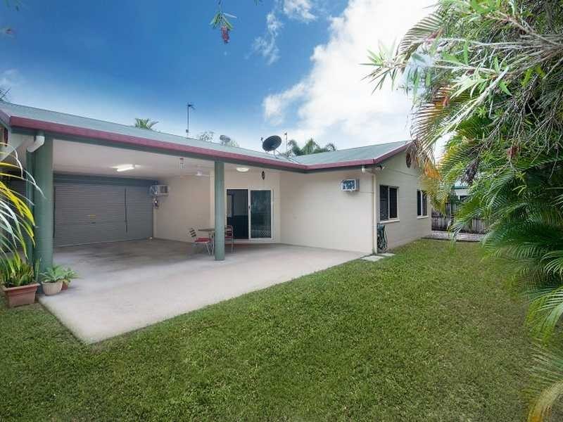 10 Hammond Court, Mooroobool QLD 4870