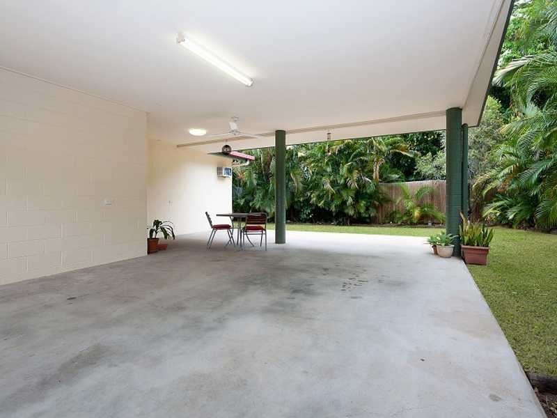10 Hammond Court, Mooroobool QLD 4870