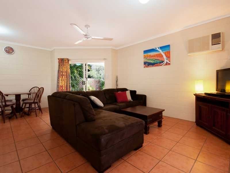 10 Hammond Court, Mooroobool QLD 4870