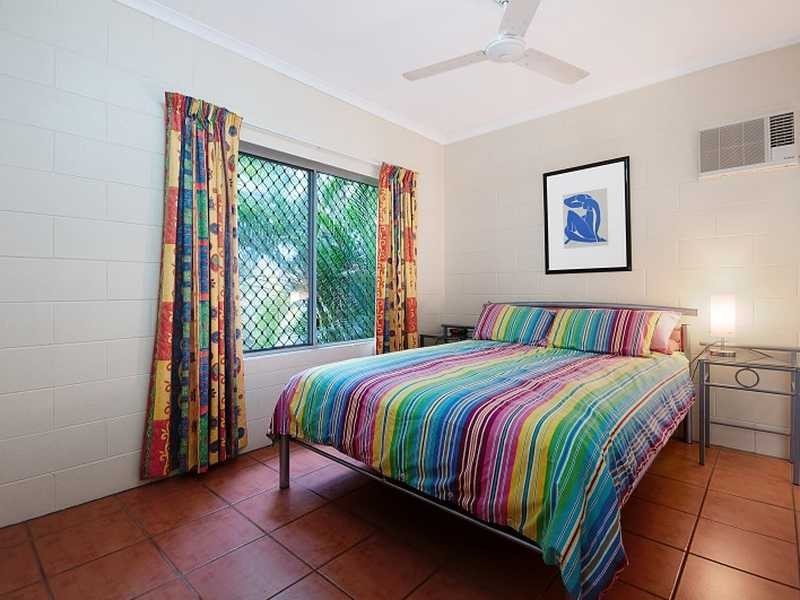 10 Hammond Court, Mooroobool QLD 4870