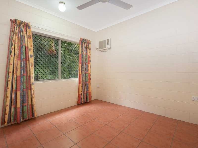 10 Hammond Court, Mooroobool QLD 4870