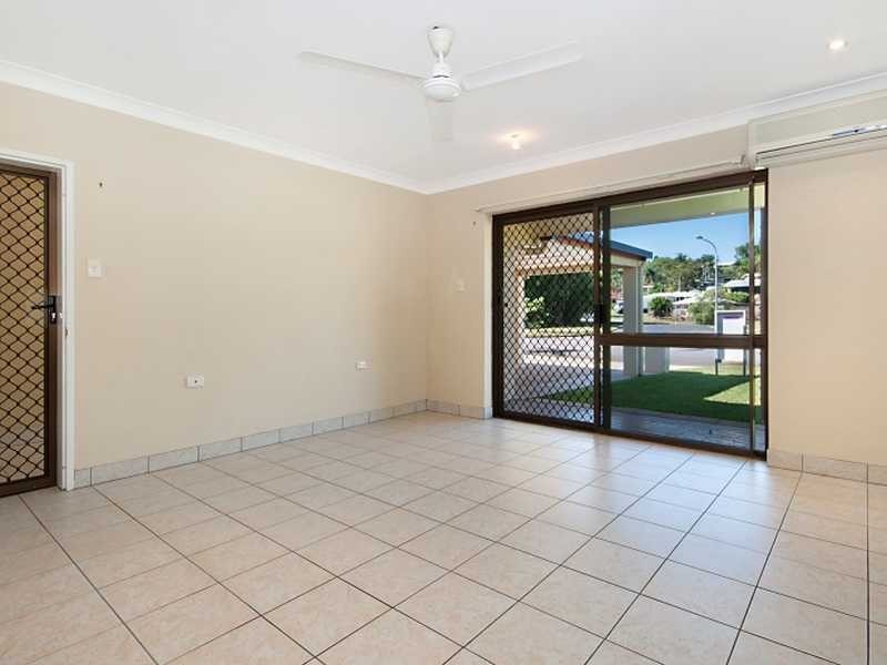 15 Grevillea Street, Mooroobool QLD 4870