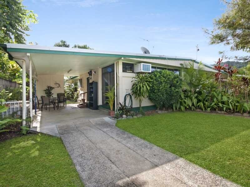1/2 Compass Close, Edge Hill QLD 4870
