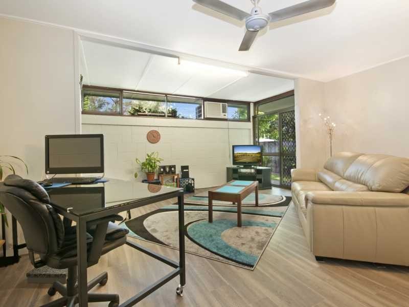1/2 Compass Close, Edge Hill QLD 4870