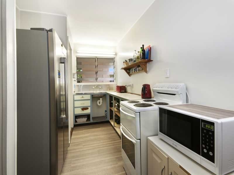 1/2 Compass Close, Edge Hill QLD 4870