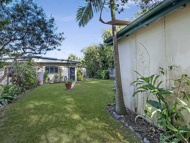 1/2 Compass Close, Edge Hill QLD 4870