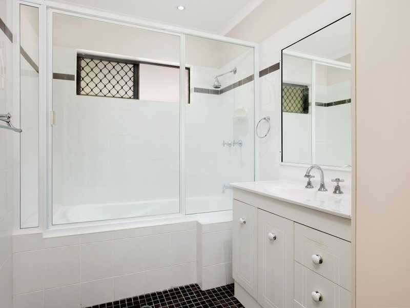 2 Lomond Close, Edge Hill QLD 4870