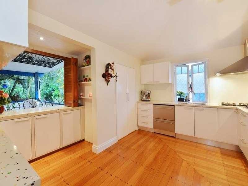 32 Smith Street, Cairns North QLD 4870