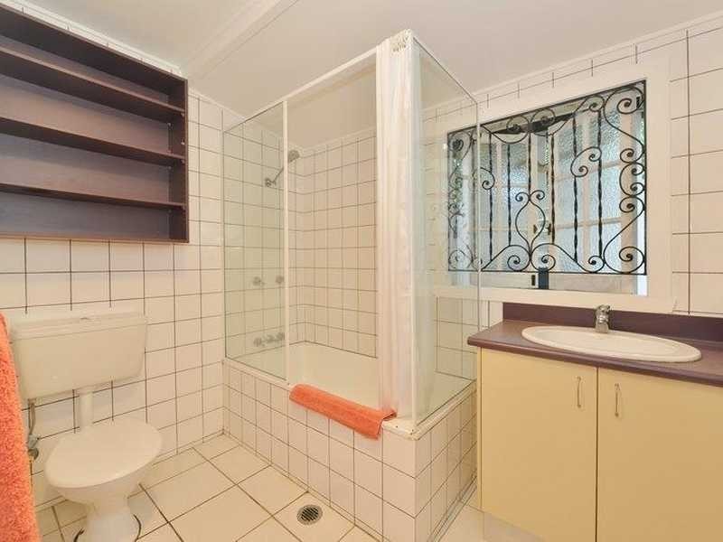 32 Smith Street, Cairns North QLD 4870