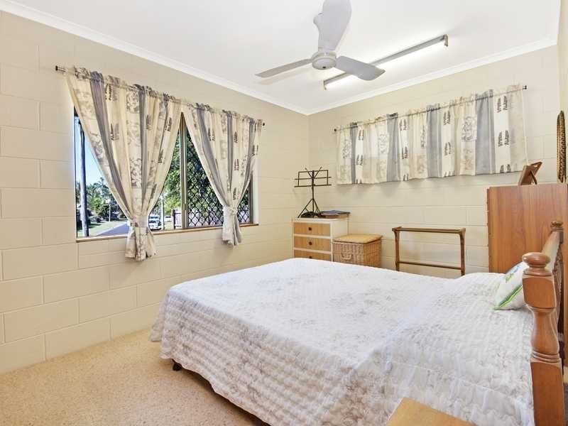 4 Ethel Close, Redlynch QLD 4870