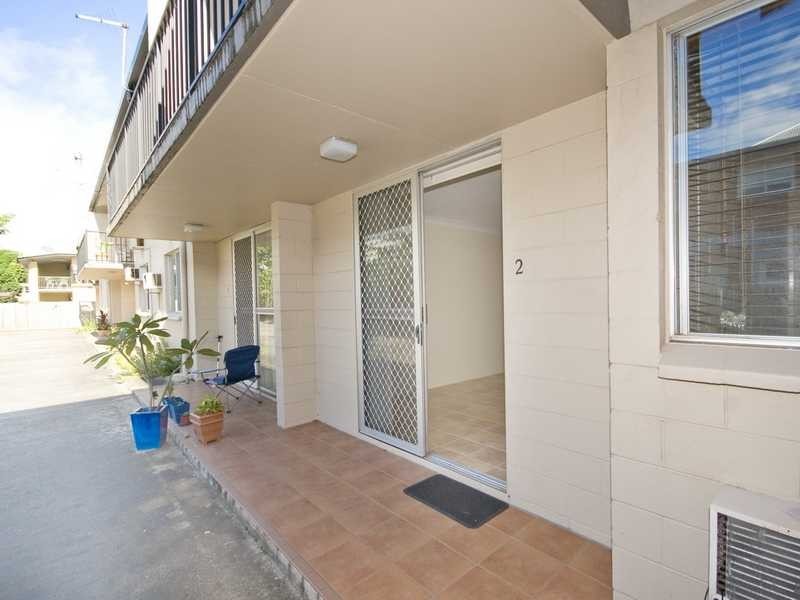 2/211 Lake Street, Cairns North QLD 4870