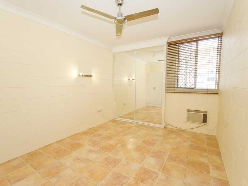2/211 Lake Street, Cairns North QLD 4870