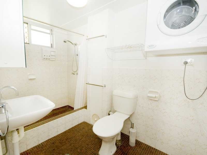 2/211 Lake Street, Cairns North QLD 4870