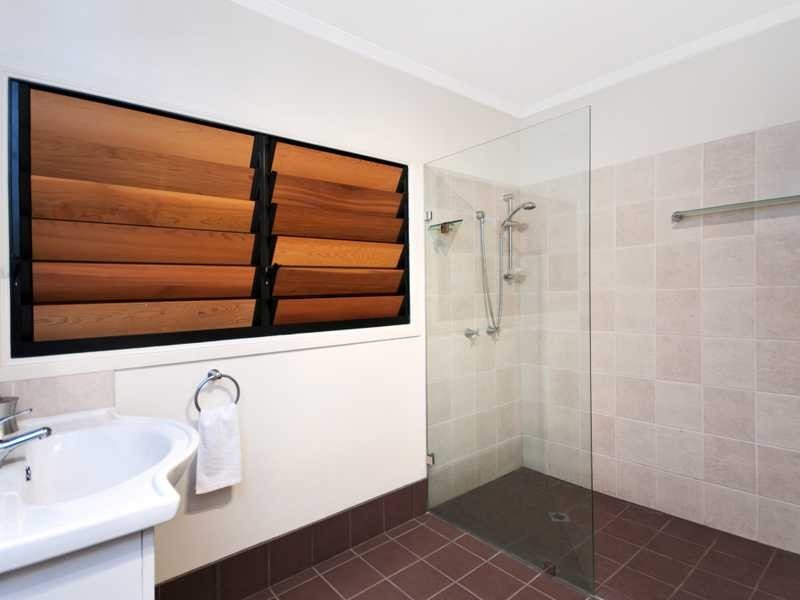 8 Licuala Close, Kamerunga QLD 4870