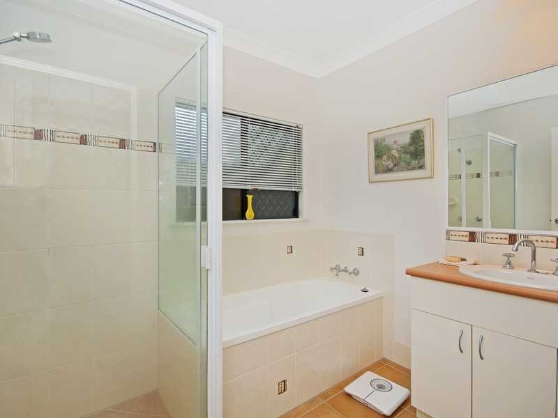 4 Howie Close, Kewarra Beach QLD 4879