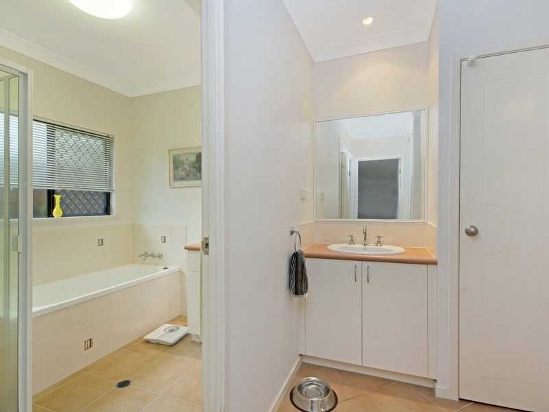 4 Howie Close, Kewarra Beach QLD 4879