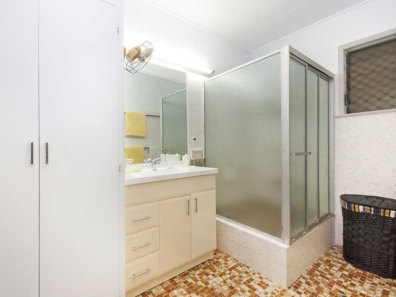 26 York Street, Whitfield QLD 4870