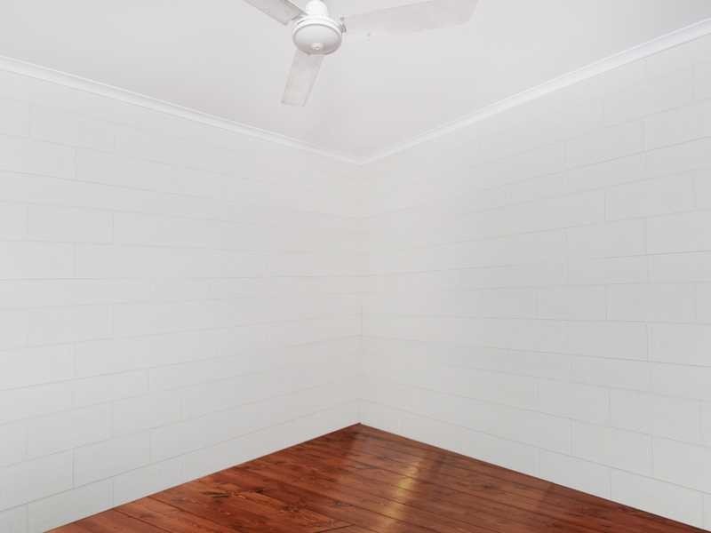 9 Greenfield Close, Mooroobool QLD 4870