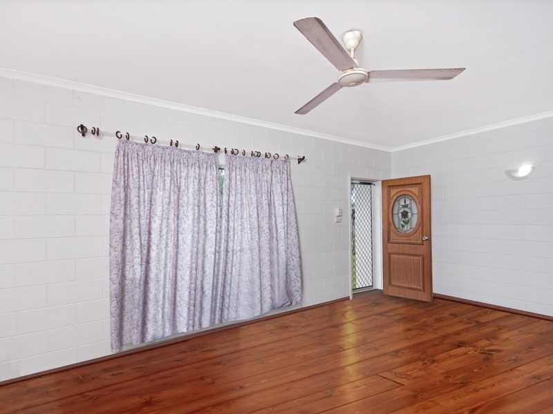 9 Greenfield Close, Mooroobool QLD 4870